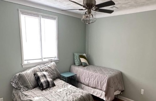 Frontier House | Lakefront Large Home Sleeps 18