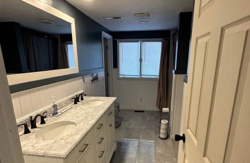 Frontier House | Lakefront Large Home Sleeps 18