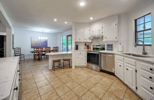 Burnet House | Lakefront LBJ Family Retreat With A Private Dock - Best for 8 Adults + children