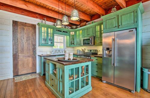 Sharon Grove House | Lakefront Lewisburg Vacation Rental with Deck!