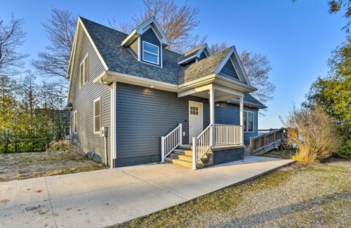Lexington House | Lakefront Lexington Escape Steps to Beach!