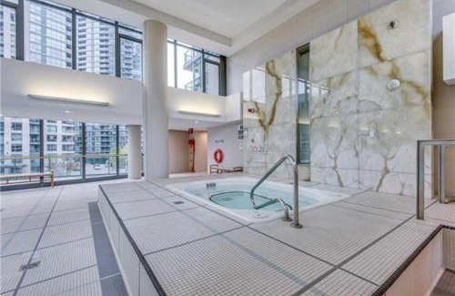 Fort York Apartment | Lakefront living Downtown Toronto - Free Parking, Gym, Indoor Pool