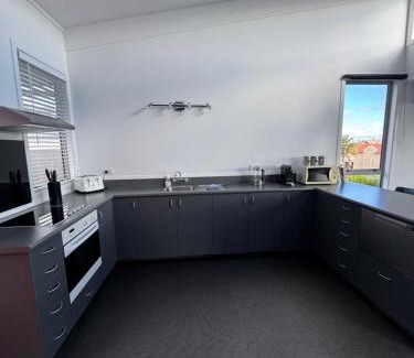 Waipahihi Apartment | Lakefront Location