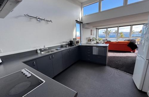 Waipahihi Apartment | Lakefront Location