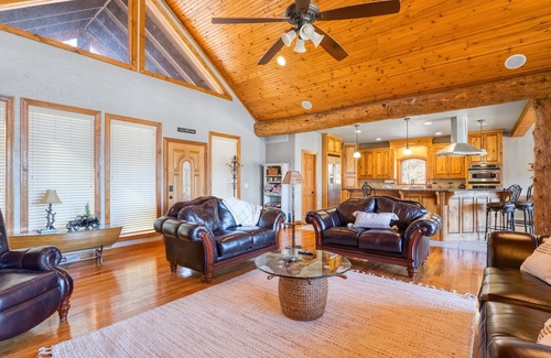 Roach Cabin | Lakefront Lodge/Cabin/Retreat - Huge Niangua Frontage w/Beach
