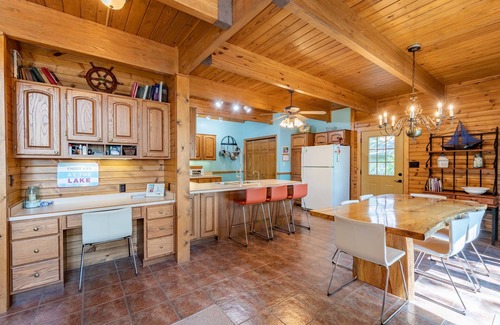 Wolf Creek House | Lakefront Lodge on at Lake of Egypt Sleeps 14 MAX