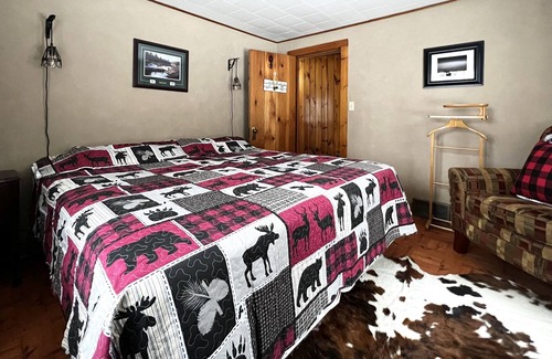 Iron County Cabin | Lakefront Lodge W/ Add'l Cabins