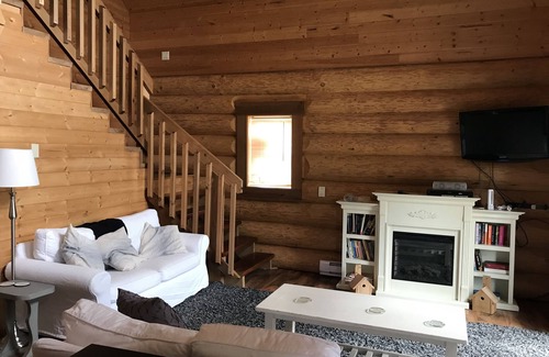 Lake Cowichan Hotel | Lakefront Log Cabin - Beaver Lake Resort - Airbnb Legal!