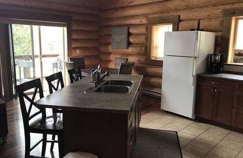 Lake Cowichan Hotel | Lakefront Log Cabin - Beaver Lake Resort - Airbnb Legal!