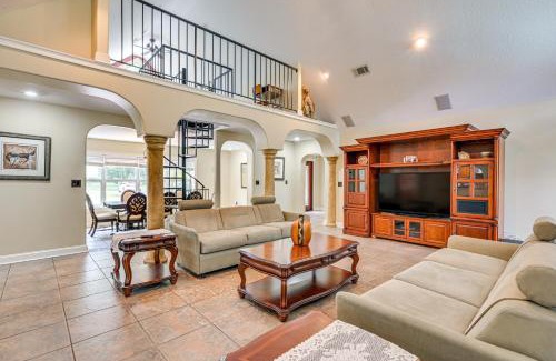 Lutz House | Lakefront Lutz Home with Hot Tub 15 Mi to Tampa