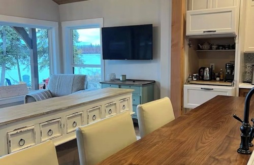 Sheridan Lake House | Lakefront Luxury