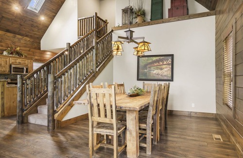 Indian Point Cabin | Lakefront Luxury Lodge 1 ~2mi to Silver Dollar City~HUGE Resort POOL~Dock~FREE amenities