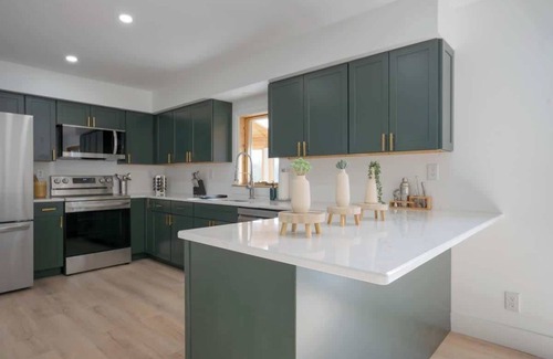 Athens House | Lakefront Luxury: Private Hudson Valley House w/Direct Water Access 8 Guests
