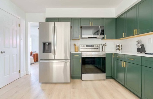 Athens House | Lakefront Luxury: Private Hudson Valley House w/Direct Water Access 8 Guests