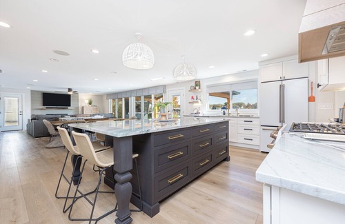 Lakeview House | Lakefront Luxury: Sunrise Views, Pool, Dock & Walk to Dining!