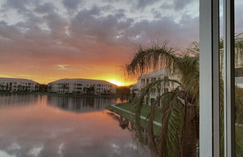Tropical Cove Condo | Lakefront Luxury