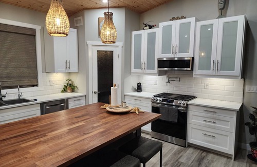 Saskatchewan Cottage | Lakefront Luxury with Hot tub