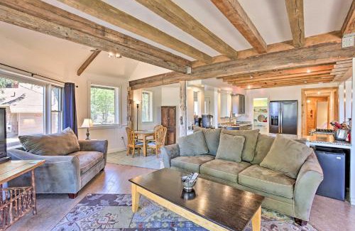 Suttons Bay House | Lakefront Manitou Cottage Less Than 1 Mi to Downtown!