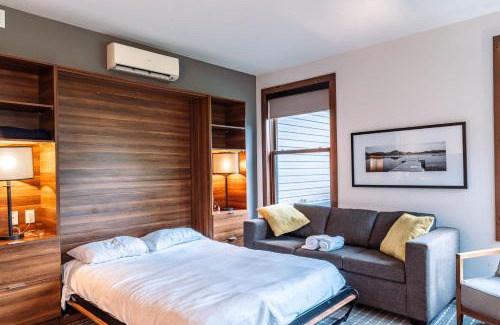 Lac Superieur Village House | Lakefront Mountain View - Resort Studio
