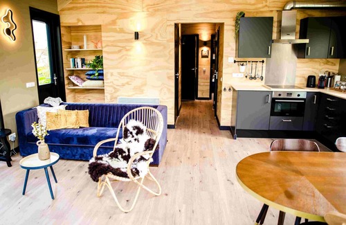 Grou Cabin | Lakefront Nature House with own shared dock in Friesland: Skries
