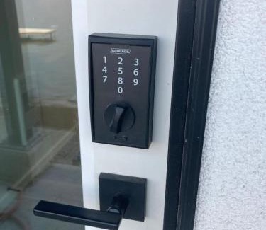 Okanagan-Similkameen Apartment | Lakefront Nest Beach House Suite