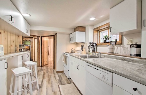 New Auburn Apartment | Lakefront New Auburn Apartment w/Shared Dock