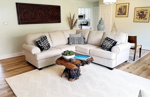 Mentor-on-the-Lake House | Lakefront Oasis Retreat Private Beach-Hot Tub-Pet Friendly-3 Bd/2 B-King Suite