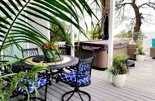 Mentor-on-the-Lake House | Lakefront Oasis Retreat Private Beach-Hot Tub-Pet Friendly-3 Bd/2 B-King Suite