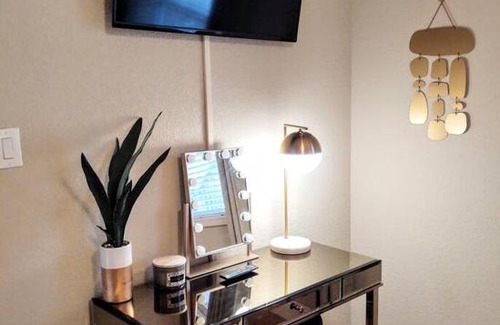 Mid America Apartment | Lakefront Oasis