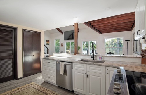 Lake Keystone House | Lakefront Odessa/Tampa! Treehouse, Dock, Canoes, Fishing, Jacuzzi on site!