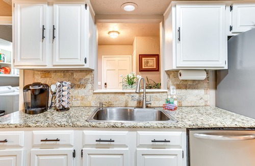 Oklahoma City House | Lakefront Oklahoma City Home w/Pool Access!
