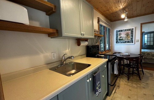 Minden Hills Cottage | Lakefront one bedroom cottage on Lake Kashagawigamog in Minden Hills.