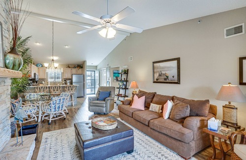 Osage Beach Condo | Lakefront Osage Beach Abode w/Grill & Pool Access