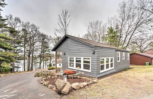 Osceola Cabin | Lakefront Osceola Cottage w/ Boat Dock Access