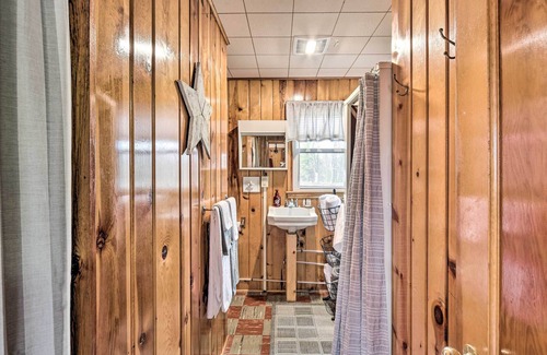 Osceola Cabin | Lakefront Osceola Cottage w/ Boat Dock Access