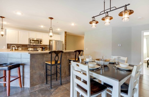 Camdenton Condo | Lakefront Ozark Condo w/Spacious Balcony!