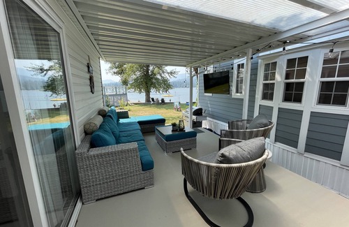Christina Lake House | LAKEFRONT Park Model at Christina Lakeside Resort