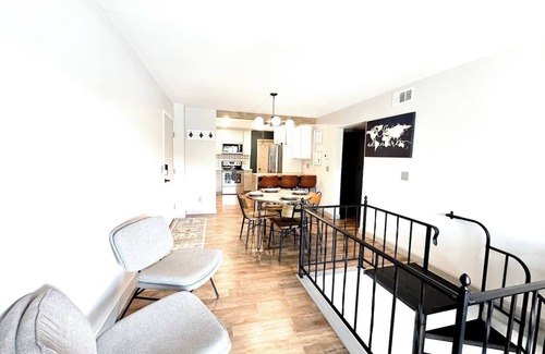 Lake Ozark Condo | Lakefront Pet Friendly Condo/Sleeps 10/Pool/Grill/Near Bars/Restaurants