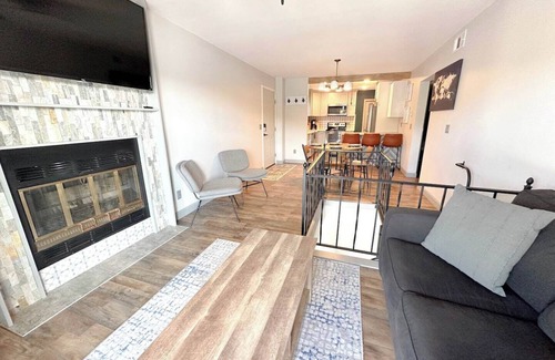 Lake Ozark Condo | Lakefront Pet Friendly Condo/Sleeps 10/Pool/Grill/Near Bars/Restaurants