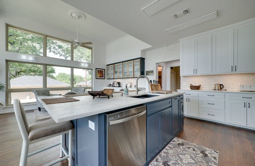 Dogwood Villa | Lakefront Pittsburg Villa w/Private Pool!