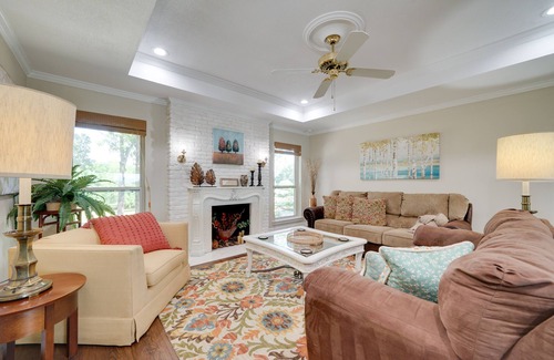 Dogwood Villa | Lakefront Pittsburg Villa w/Private Pool!