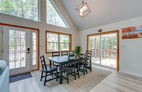 Blakeslee House | Lakefront Poconos Cabin with Deck and Game Room