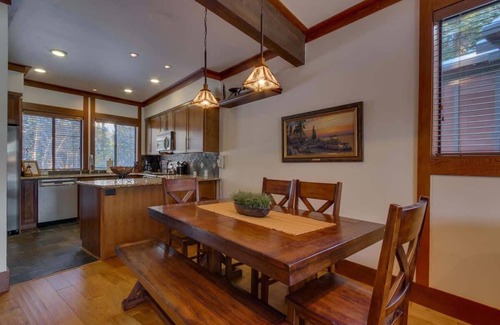Tahoe Tavern House | Lakefront|Pool|Pier|Bouys|Pickleball|Walk to town