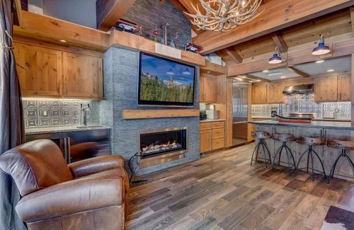 Tahoe Sierra Estates Condo | Lakefront|Pool|Pier|Bouys|Pickleball|Walk to town