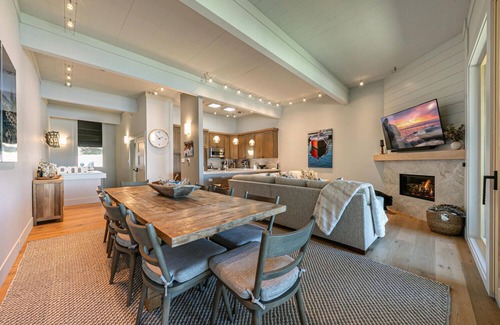 Tahoe Tavern House | Lakefront|Pool|Pier|Bouys|Pickleball|Walk to town