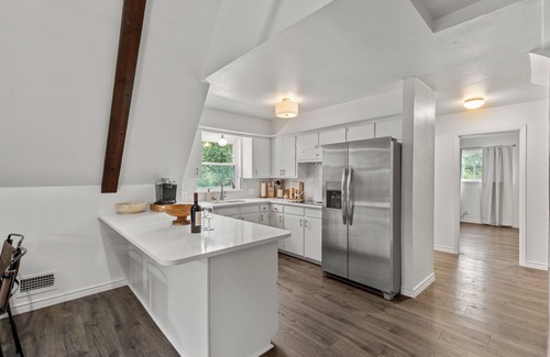 Brownwood House | Lakefront property - 2.4 miles from the Hideout