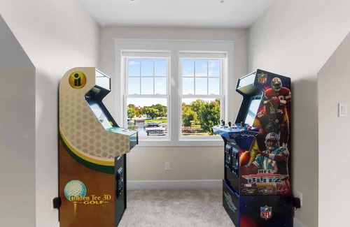 Delavan Lake House | Lakefront Property! Includes 3 Homes + Hot tub!