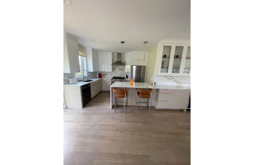 Oakland House | Lakefront property , minutes from McCormick Place and Downtown Chicago.