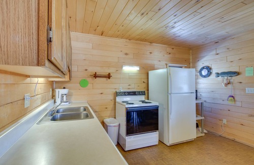 Park Rapids Cabin | Lakefront Resort Cabin w/Porch in Park Rapids!