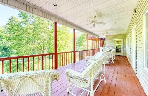 Bella Vista House | Lakefront Retreat - Near Trails & Family Fun